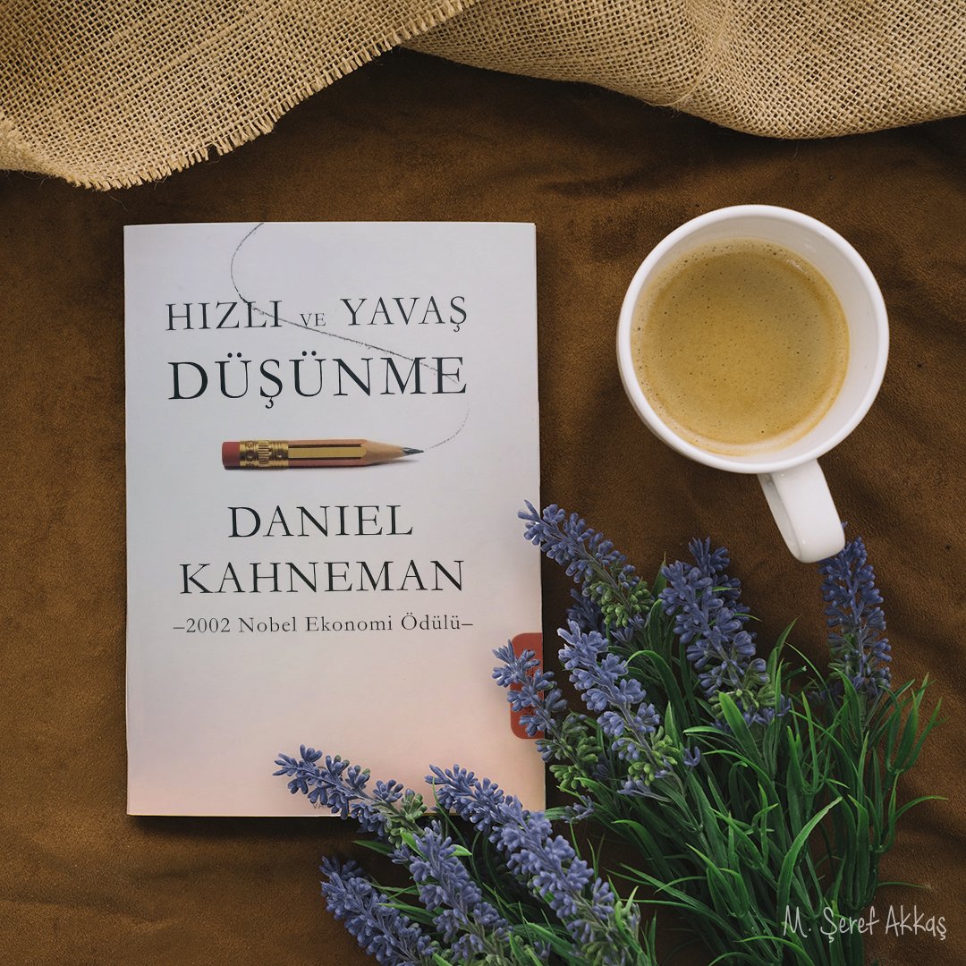Nobel ödüllü psikolog #DanielKahneman 'ın #HızlıveYavaşDüşünme kitabı insan düşünme süreçlerini ve karar verme mekanizmalarını ele alıyor; insanların nasıl düşündüğünü, kararlarını nasıl verdiklerini, araştırmalarını ve deneyimlerini içeriyor📚