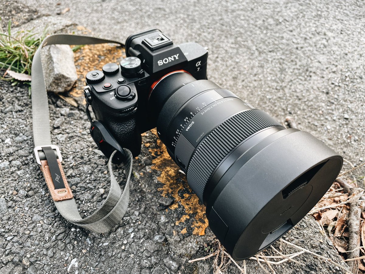 kohey0014's tweet image. 6年ぶりに魚眼レンズ更新。
待望のEマウントミラーレス用のAF魚眼レンズ、わかってたけどデカい重い😂
105mm1.4を経験してなかったら心折れとったはず。
次の撮影から早速使ってくー。
#SIGMA
#15mm
#fisheye