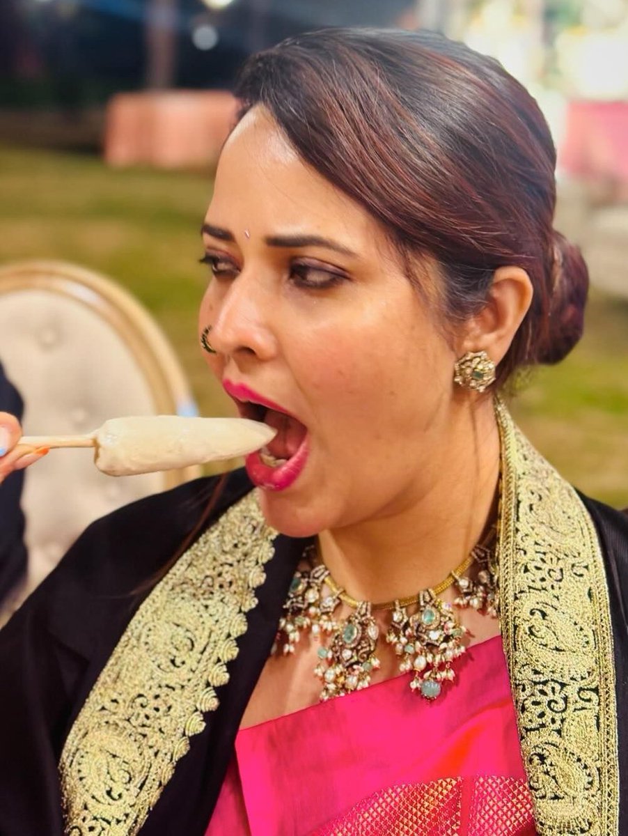 TILLU54's tweet photo. SUMMER 🏝️🥵 IS THE BEST SEASON TO SUCK 🔥BIG BARS EITHER THEY R ICECREAM 🌝 BAR OR HUMAN BAR  🤭
@Mohitha__ 
@Mirchi_Pavani 
@ashvinione 
@hot_sandhy9103 
@NotASanskaari https://t.co/4ZdaTeFTto