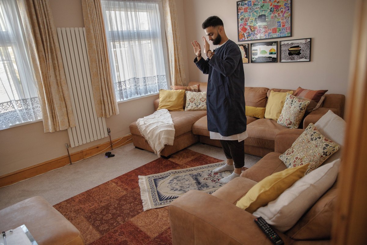 FitrahDesigns's tweet photo. 🌟 Thrilled to partner with @MindCharity for a day-in-the-life feature! From street chats to sharing CBT books, it was a journey of mental health awareness! #MindfulMoments

As a Muslim, my faith fuels my wellbeing journey—teaching patience and mindfulness. https://t.co/Pri5EblYJz