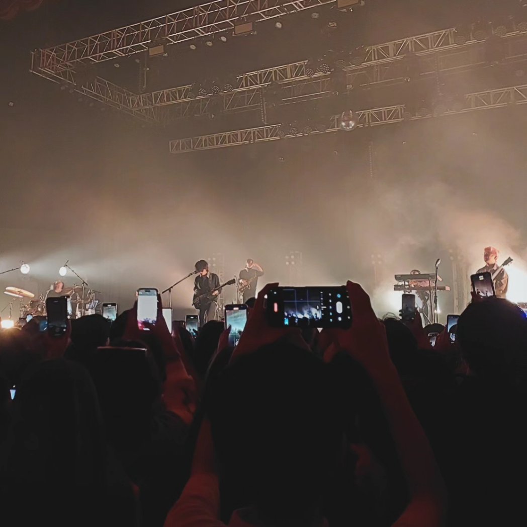 teume_cessy's tweet photo. you made my night the happiest and most memorable. thank you, @wave_to_earth! 🥹💗 https://t.co/DqUIMvDlR9