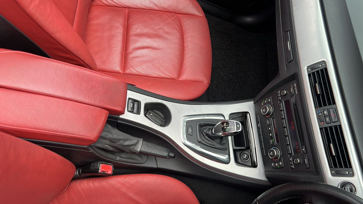 propelauto's tweet photo. BMW E93 3'Series Cabrio Center Console Front and Rear with Armrest #ForSale
Ping us & Grab it now๐ค๐
#BMW #E93 #335i #RedInterior #Console #StorageBox #Armrest #SGCars #UsedParts #PropelAuto #3Series #Cabrio #CenterConsole #Front #Rear #BMWParts #Singapore #Ping #Grab #Now https://t.co/FlLI8ulzF6
