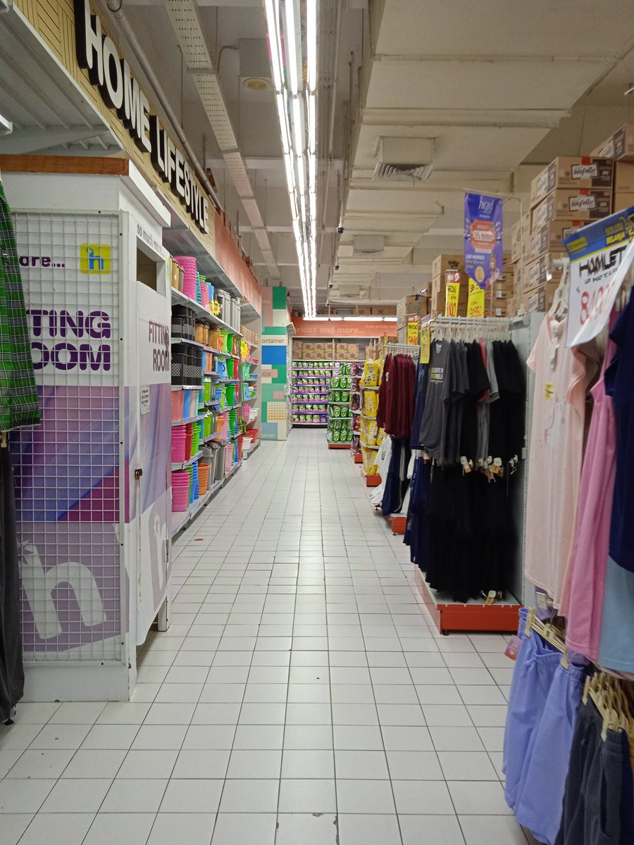 Mr_Enjoy_Aja's tweet image. #Looks #Hypermart East Coast #Surabaya is #empty on weekdays🙂
#Jakarta #Semarang #Medan #Bali #Lombok #Indonesia