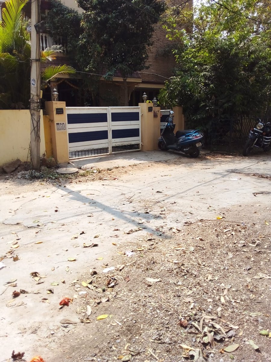 AVishwnath's tweet photo. @chirusainikudu @GHMCOnline Issued resolved  

pls join hands to educate the community regarding *proper garbage disposal* in the *house-to-house Swach autos ONLY.* 

Let's keep our premises clean and tidy. 

AMOH (Medical officer),  Moosapet https://t.co/AP0r8udi2K