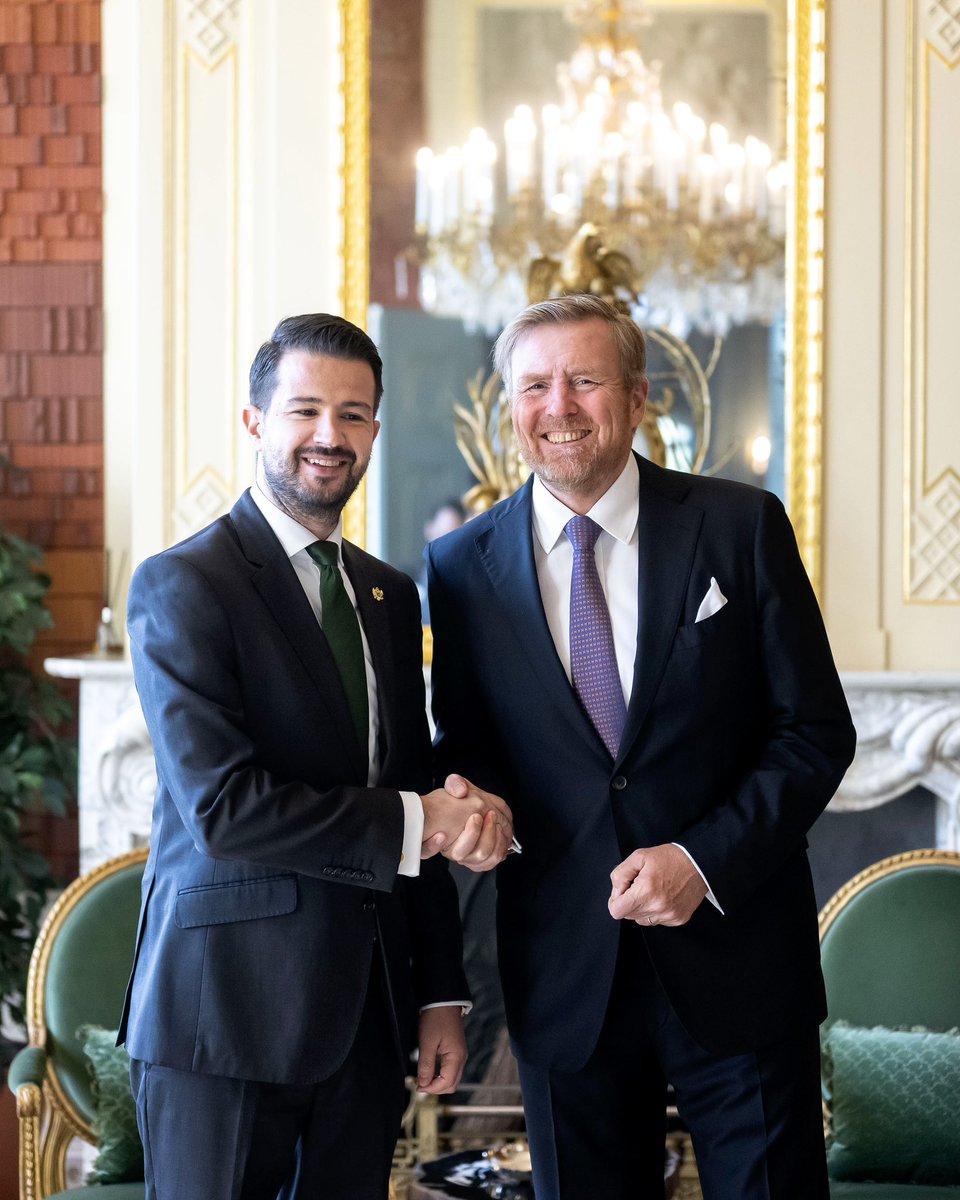 koninklijkhuis's tweet photo. De Koning ontvangt president Milatović van Montenegro in audiëntie op Paleis Huis ten Bosch. In de middag ontvangt minister-president Rutte de president op het ministerie van Algemene Zaken. https://t.co/lsy1K1waZ4 https://t.co/2uctWRute6