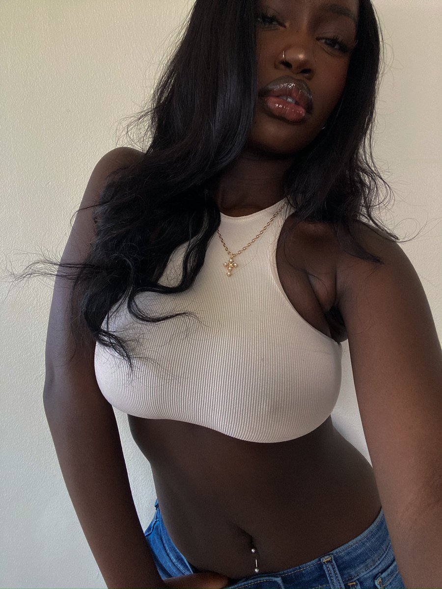 TherealilCozi's tweet photo. Selfie dump. https://t.co/T8lhKPo8b2