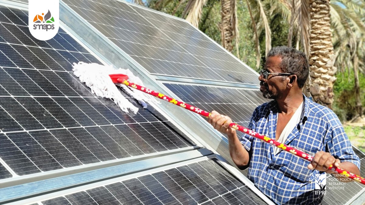 لعبت جهود الاستشاريين الميدانيين مع المزارعين👨🏽‍🌾 دورًا كبيرًا لتمكينهم من كيفية الاستخدام الأمثل لمضخات الطاقة الشمسية وصيانتها☀، وكيفية العناية بها. 

وهو ما صنع فارقًا في تحفيز التنمية الريفية في مديريات التدخل الخمس بمحافظة #حضرموت، وتحسين المستوى المعيشي للمستفيدين💰

ضمن