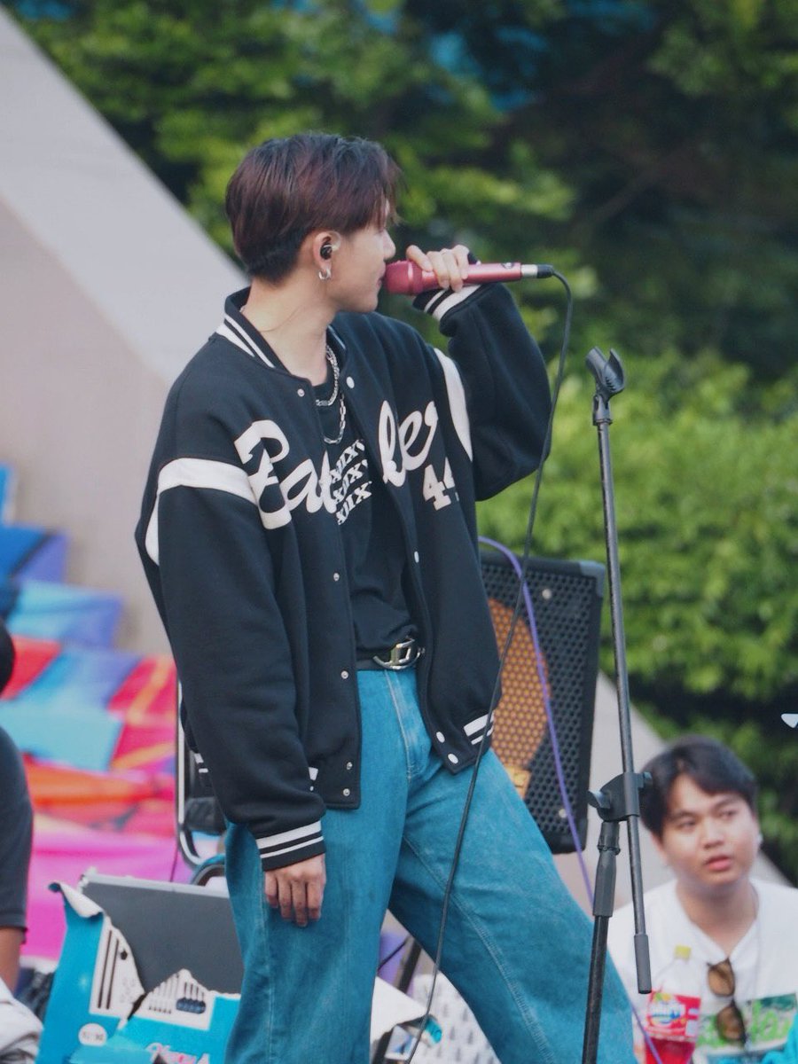 Supporterforfew's tweet photo. มาปล่อยรูปนักร้องนำวง H1-HOOP
งาน YARD FEST เมื่อวานที่หอการค้าฮะ
@few_ktp  ·͜·♡

#Supporterforfew
#few_ktp 🦖⋆ᵕ̈ https://t.co/qOSZfQb50N
