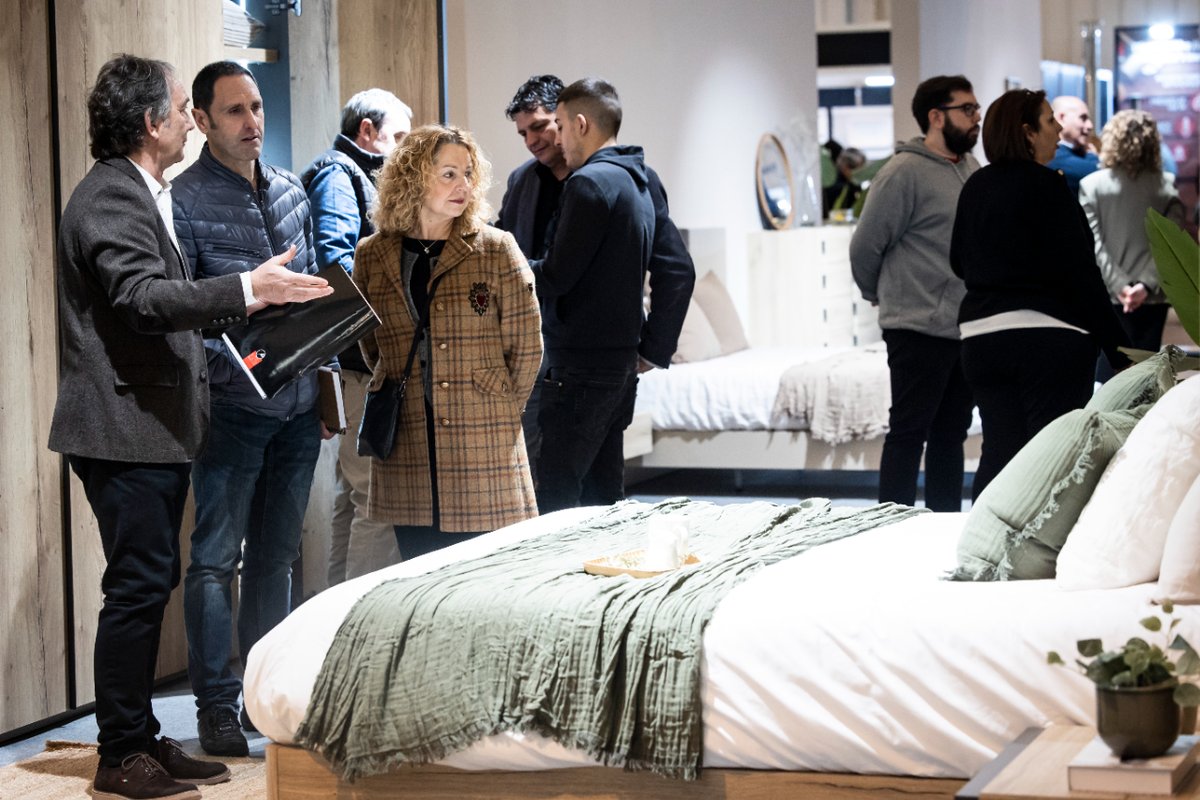 ✅ El sector Contract y la creatividad cobran protagonismo en la segunda jornada de <a href="/feriamueblezgz/">Feria del Mueble</a>.

ℹ️ Más info: i.mtr.cool/rpynqnyvwe 

#FMZ2024
#AsocFeriasEsp #feriasComerciales #Exhibitions #Sinergias #Negocio #Economía #Innovación #Crecimiento