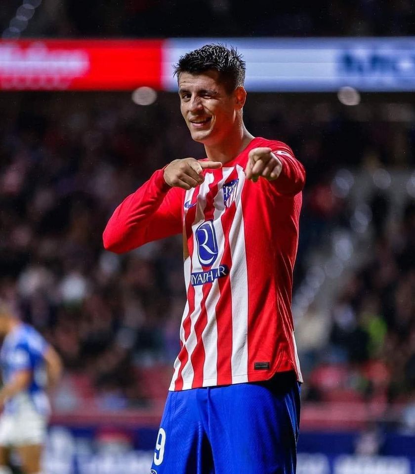 Morata fischiato dai tifosi dell’Inter dopo la sostituzione, lui alza la testa e risponde con un forza juve.

Grande grandissimo Alvaro