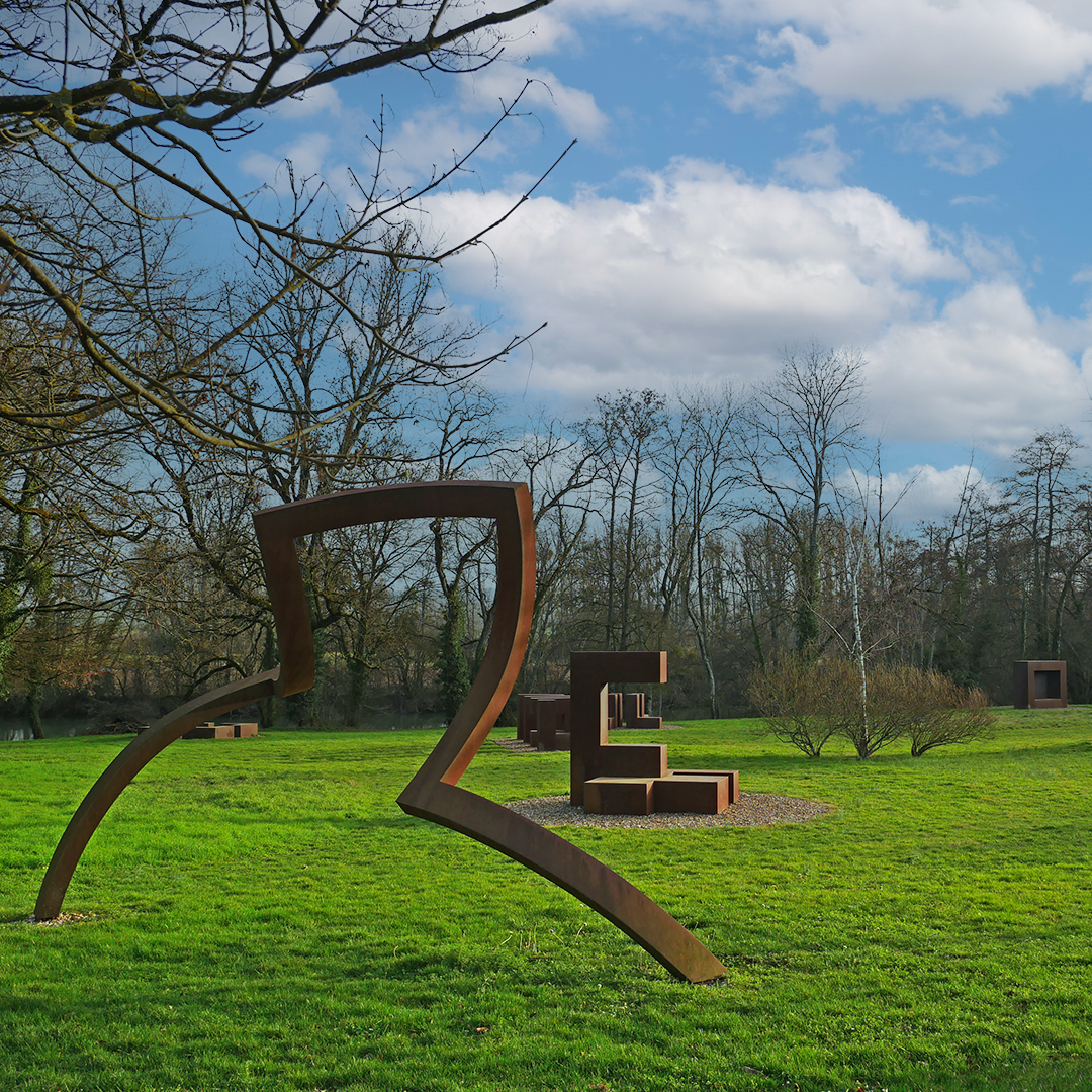 Le parc Ile Art à Malans est un parcours d'art contemporain en plein air est accessible tout au long de l’année et gratuitement. Avec le retour des beaux jours, c'est le moment idéal pour aller déambuler dans ce musée à ciel ouvert où 25 artistes européens sont réunis 🤩☀️