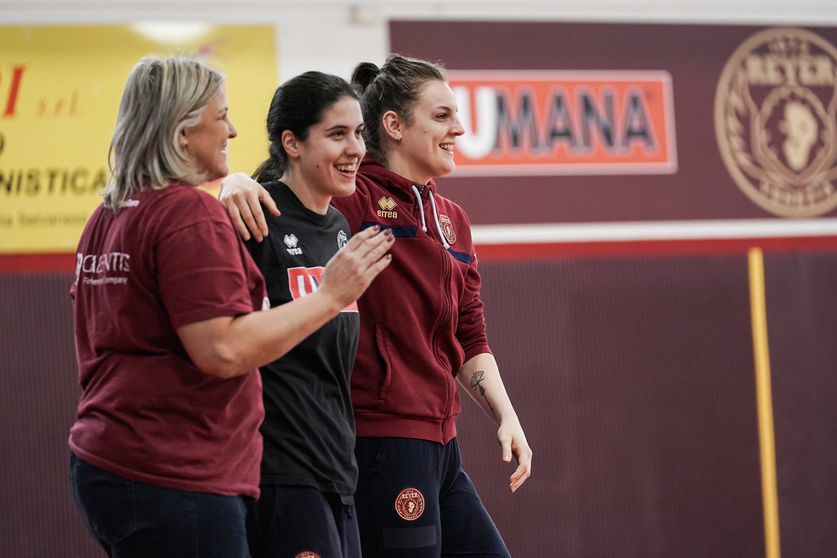 Our special guests Gaia Gorini and Francesca Pan make @OTEuroleague practice funnier than ever 🤩 Cause #WeAreAllOneTeam 🤝