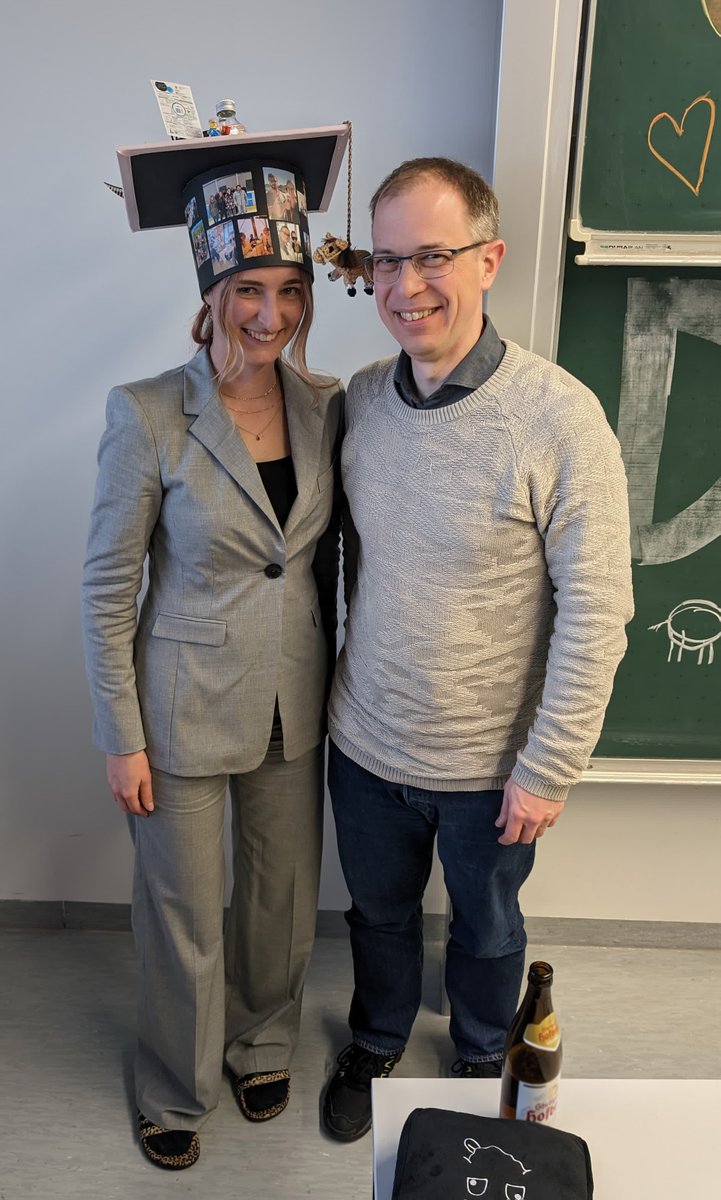 All good things must come to an end: @SvKlostermann defended her Ph.D. yesterday. Congratulations, Dr. Klostermann 🎉👩‍🎓! It was a pleasure working with you - all the best for your future (continuing in battery research) 🔋.