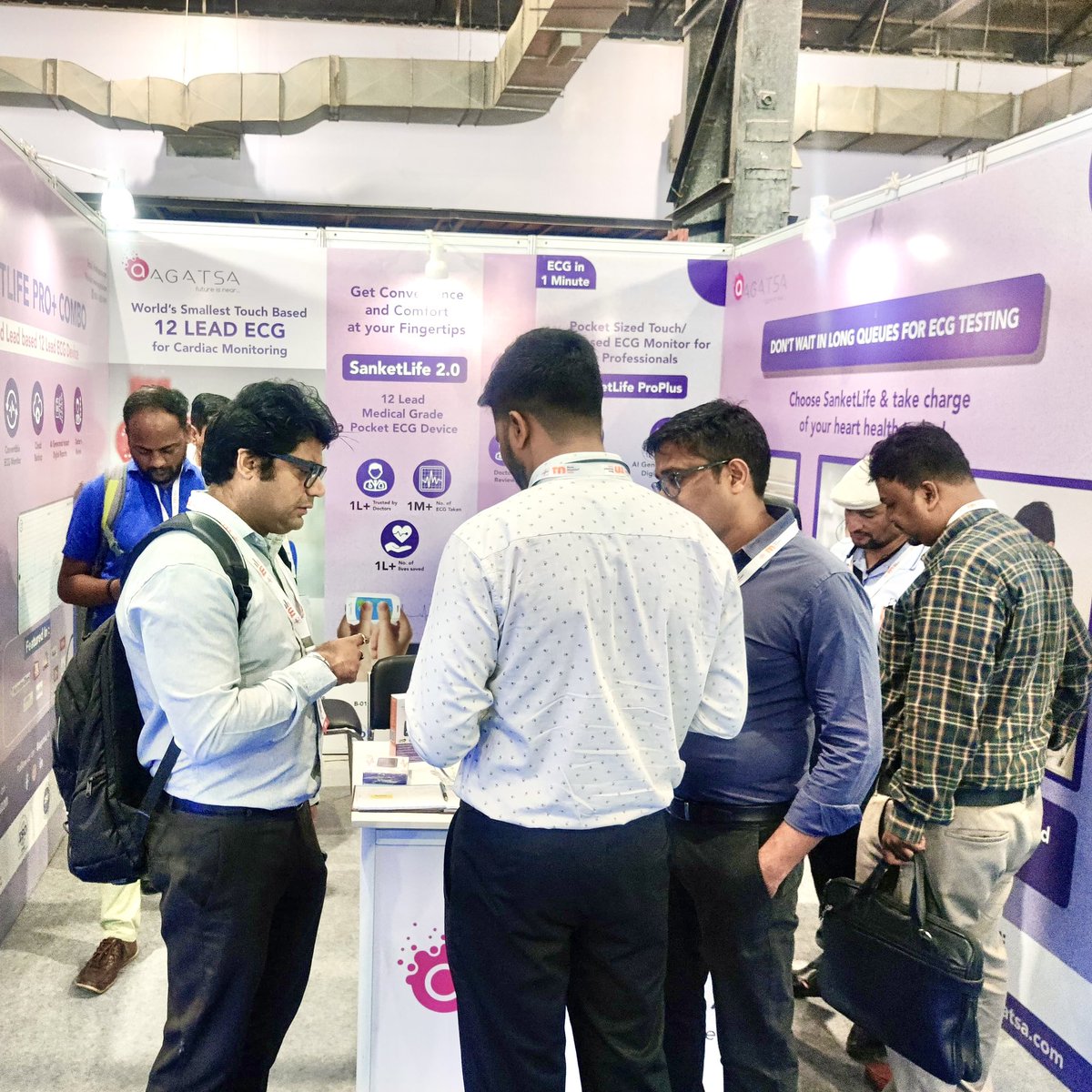 Day 1 dazzled with Mumbai's enthusiasm at the 29th International Conference & Medical Fair AIMED! We had witnessed so many people’s curiosity about SanketLife pocket ECG and were amazed by its 12 lead ECG innovative feature. @medical_fair @MiIAiMeD @FTR4H #exhibition #agatsa