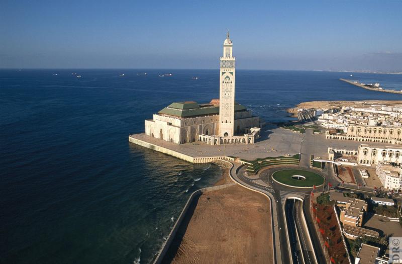 Bouygues_C's tweet photo. Bâtir l’un des ouvrages les plus emblématiques du Maroc en partie sur la mer, mission impossible pour nos équipes de Bymaro ? Spoiler alert : non ! https://t.co/4F2bWUqlXT