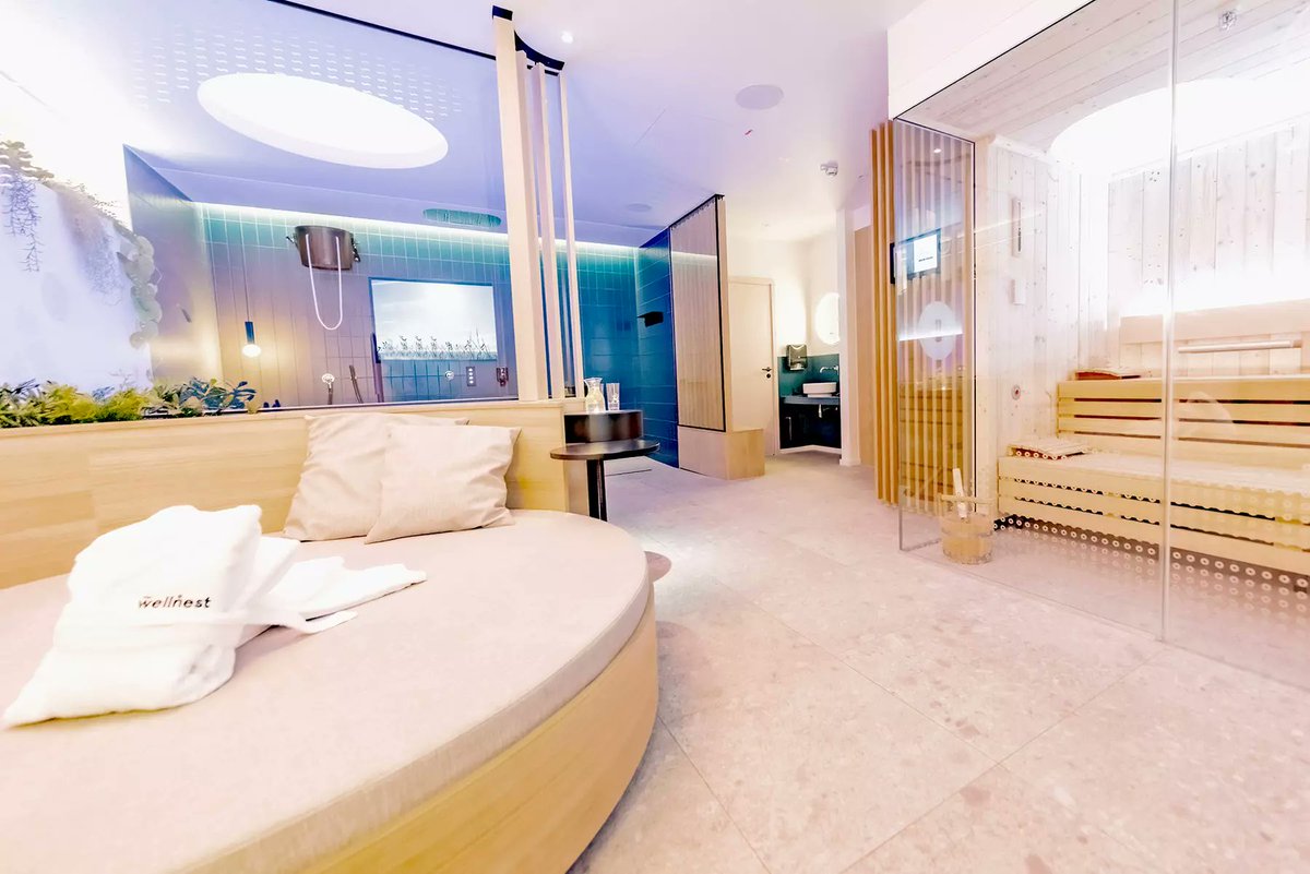 VDS_SanWi's tweet photo. In Bonn gibt es mit dem #Wellnest eine Art öffentliches #PrivateSpa – 18 Rückzugsorte mit Annehmlichkeiten wie Whirlpool, Sauna und Erlebnisdusche. Und dank #DuschWC bietet jedes dieser Nester auch noch #Wellness für den Po. Ein Referenzbericht: https://t.co/GlG6N3DKml https://t.co/pZ2mTTrBCY