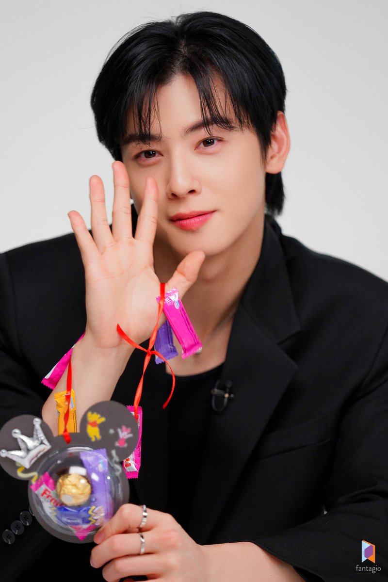 CHAEUNWOO_offcl's tweet photo. [#차은우][비하인드컷] 디즈니 플러스 콘텐츠 촬영 현장

#원더풀월드 #아스트로 #ASTRO #CHAEUNWOO #WonderfulWorld https://t.co/Wg4x0QDxew