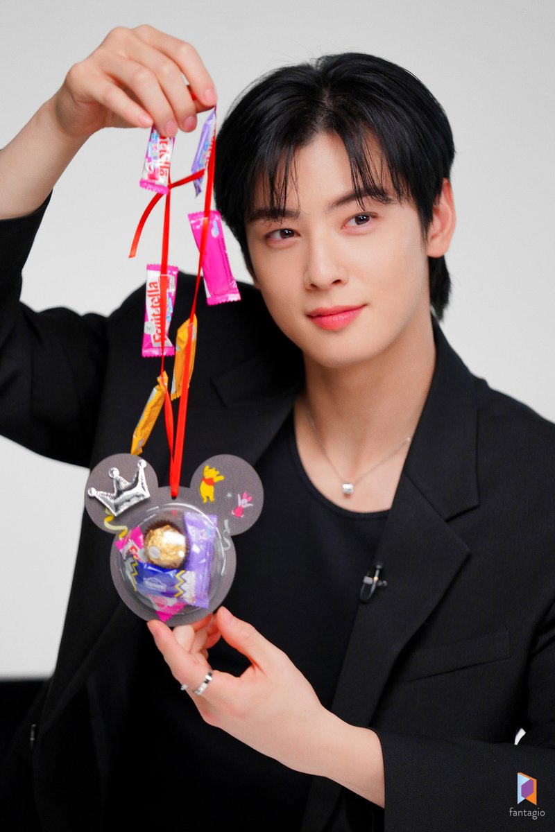 CHAEUNWOO_offcl's tweet photo. [#차은우][비하인드컷] 디즈니 플러스 콘텐츠 촬영 현장

#원더풀월드 #아스트로 #ASTRO #CHAEUNWOO #WonderfulWorld https://t.co/Wg4x0QDxew
