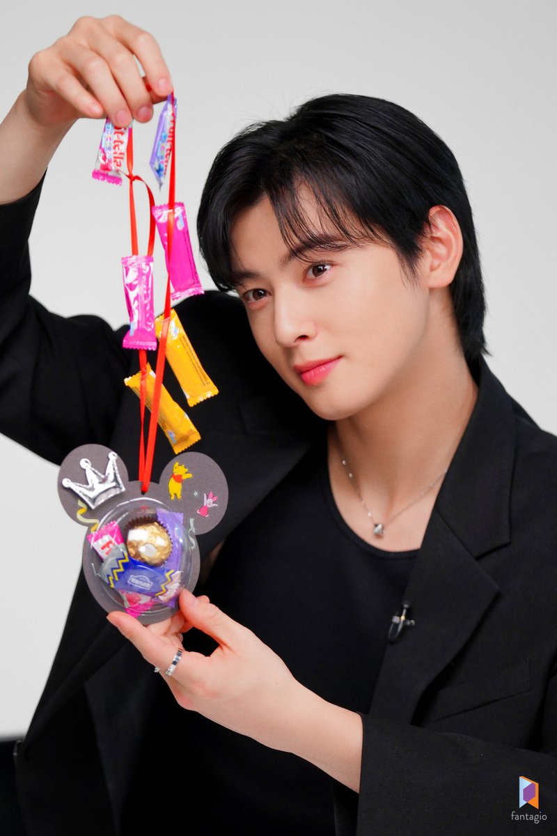 CHAEUNWOO_offcl's tweet photo. [#차은우][비하인드컷] 디즈니 플러스 콘텐츠 촬영 현장

#원더풀월드 #아스트로 #ASTRO #CHAEUNWOO #WonderfulWorld https://t.co/Wg4x0QDxew