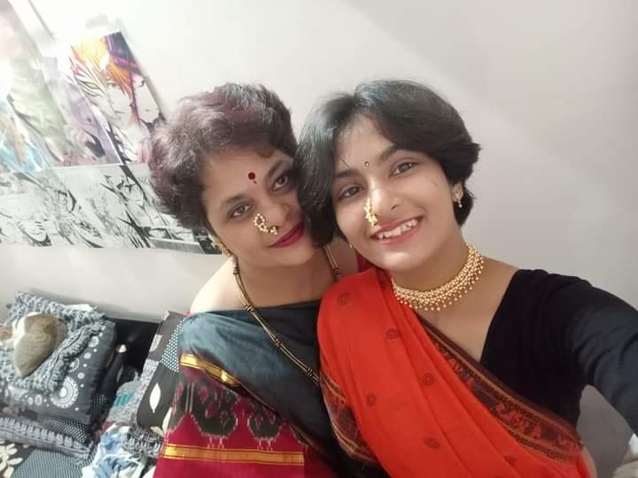 Yashodhara1010's tweet photo. Quote your picture with your child #ParentsTwitter 
The first is from 1996 - my son &amp; me. Obviously he's no longer this little 
The second is from 2023 - my daughter and me https://t.co/Uk6ShG2eli
