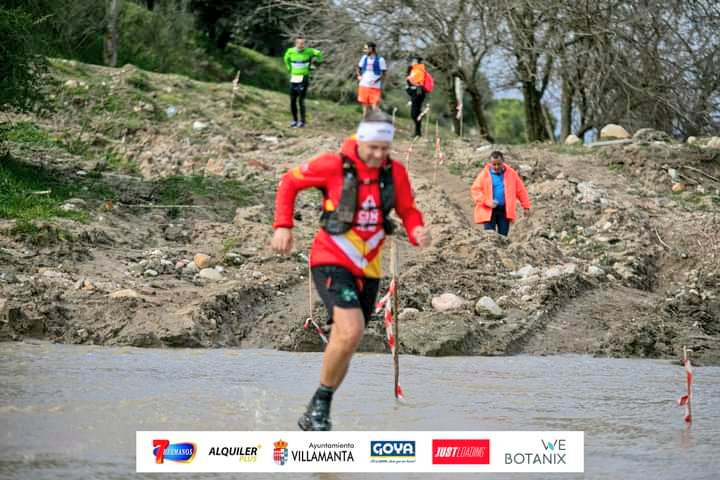 contadordekm's tweet photo. Cruzar el Arroyo Grande, que tantos destrozos ocasionó en septiembre, tenía la misión de que los corredores/as  vieran y sintieran de cerca  el destrozo, y la fuerza del agua. Y bueno, también de que tuvieran unas bonitas fotos 😍 #TractorismoRace2024 https://t.co/jFjkH0hy0w