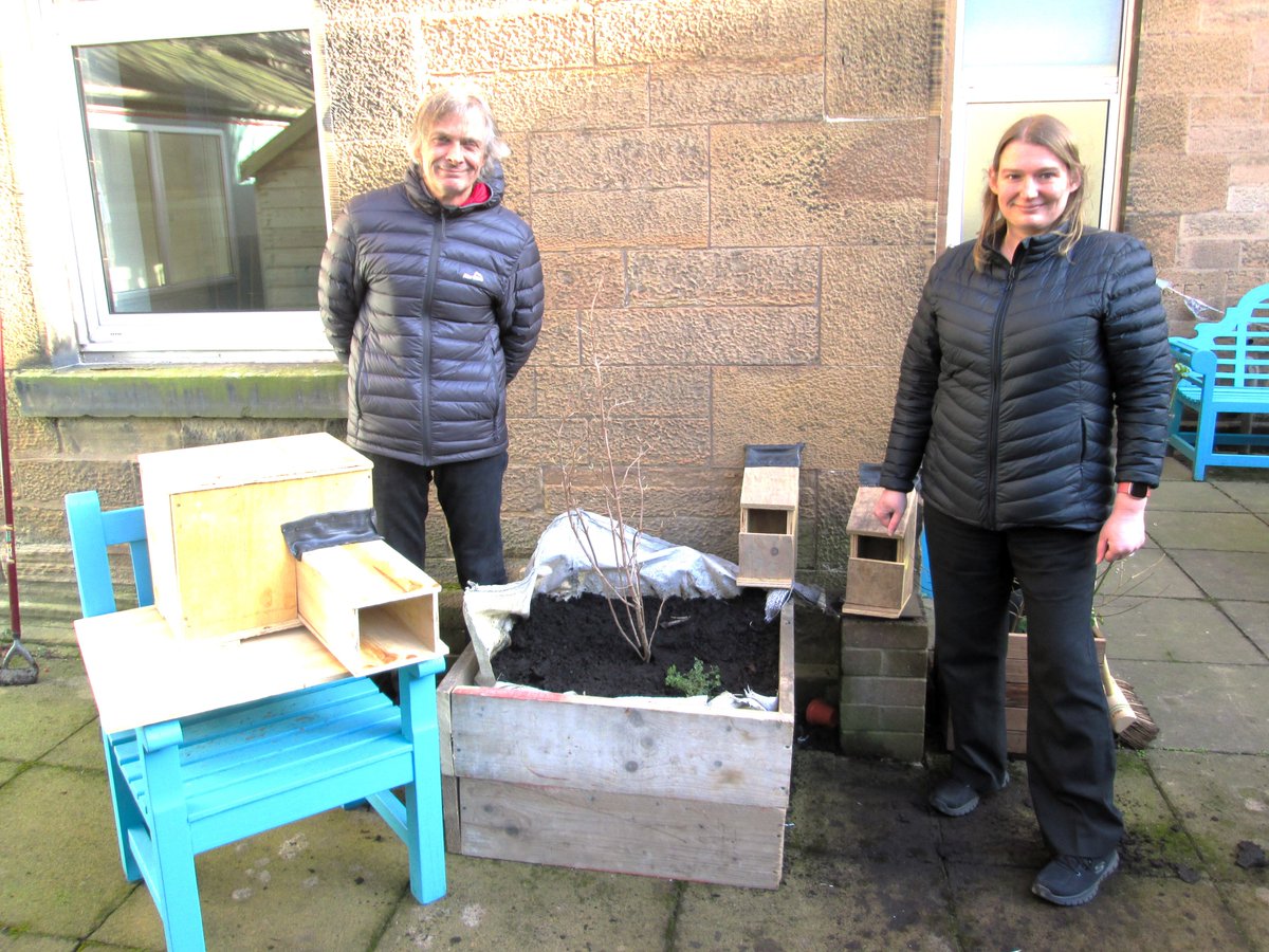 Hospital Grounds Habitats! @VolunteerEdi #royaledinburghhospital acute psychiatric & forensic mental health patients used @volunteering_uk  #ActionEarth to build & site bug, bird & hedgehog shelters & do therapeutic planting #MakeSpaceForNature. Funded by @NatureScot #Community