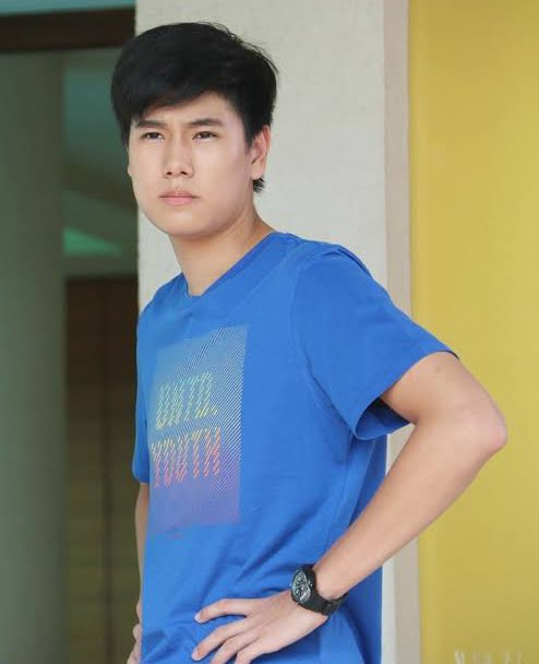 ChenRcj's tweet photo. เพื่อนหล่อไม่บอกต่อ เพราะมีพุงินท้าวเอว https://t.co/HhkpbR2nM1