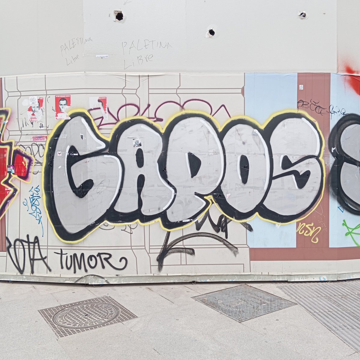LykaonMadrid's tweet photo. Si es que hay morbo donde quiera que mires. ¿Y a ti te gustan los gapos en la boca, en la cara o en el ojal?
#cerdeogay #laposgay #guarreo #cerdako #salivafetish https://t.co/dQJDd8XhvU