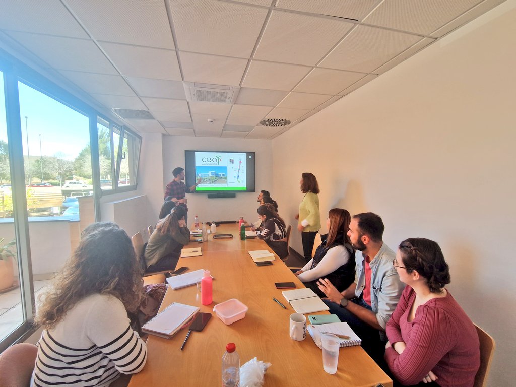 AQPteam's tweet photo. Lab meeting with the participation of researcher Ariel Salvaterra, from the CEAF of Chile🤝

#AQPteam https://t.co/gGK18FbQTr