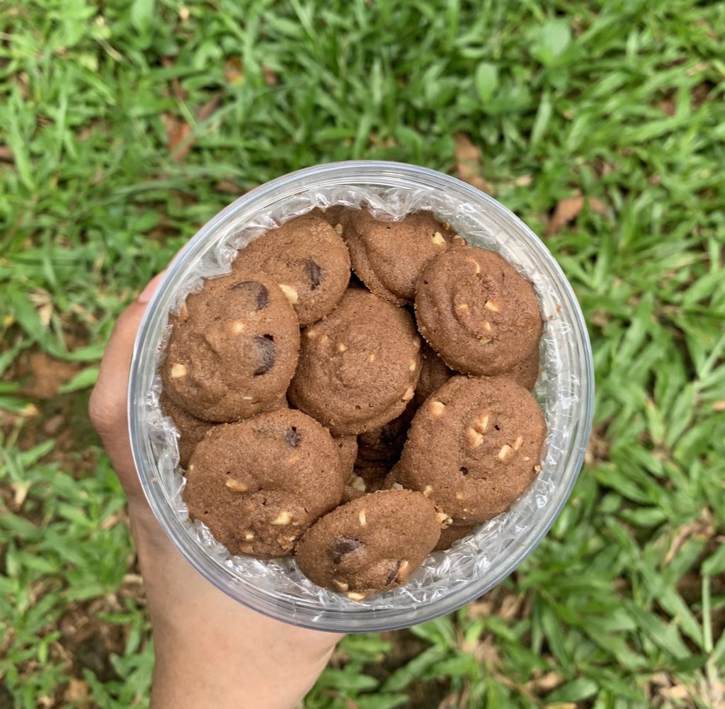 jiicantik's tweet photo. alhamdulillah ada orang nak belanja sebalang cookies! no need to pay for anything, 

just bantu et tweet ni andcomment je nak cookies apaa, semoga murah rezeki semua, 12 malam ni i tutup 🌸 https://t.co/69e80QJfAh