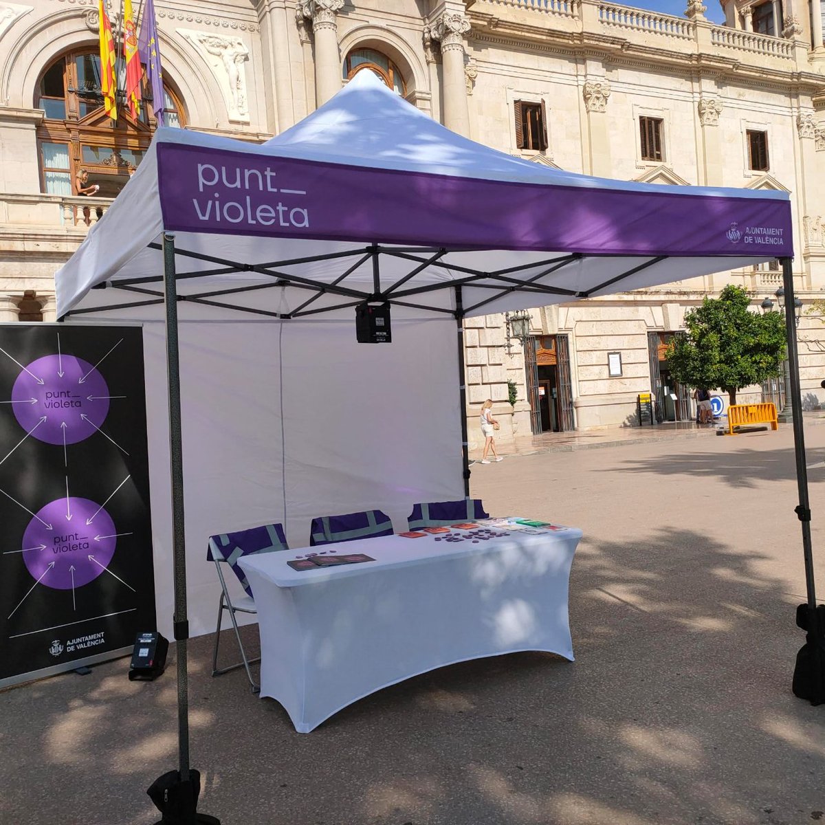 AjuntamentVLC's tweet photo. 🟣 6⃣ punts violeta per previndre la violència sexual del 15 al 19/03
▪️Pl. Dr. Landete
▪️Vorera plaça de bous
▪️Pl. Ajuntament, c/Cotanda
▪️Gv. Marqués del Túria, pl. Cánovas
▪️Av. Blasco Ibáñez, Manuel Candela
▪️Pl. Mercat

👮Grup GAMA▶️Arquebisbe Mayoral
#Falles24 https://t.co/HHmQAk0JVO