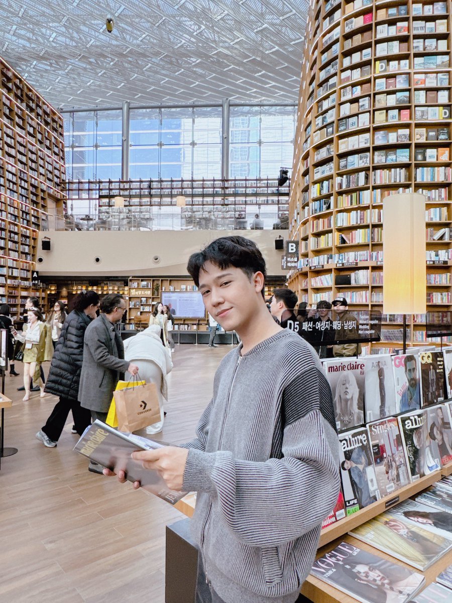 TonthanaponTK's tweet photo. สรุป Transition Words 30 คำที่ใช้ได้จริงใน A-LEVEL ENG รีเหอะ ออก 10000%

1. However - อย่างไรก็ตาม
2. Therefore - ดังนั้น
3. Moreover - นอกจากนี้
4. Furthermore - นอกจากนี้
5. Nevertheless - แต่อย่างไรก็ตาม
6. Additionally - นอกจากนี้
7. In addition - เพิ่มเติม
8. On the other hand - อย่างไรก็ตาม
9. Nonetheless - แต่อย่างไรก็ตาม
10. Thus - ดังนั้น
11. Consequently - ดังนั้น
12. In contrast - ในทางกลับกัน
13. Similarly - ในทางเดียวกัน
14. Meanwhile - ในขณะเดียวกัน
15. Subsequently - ต่อมา
16. As a result - ผลลัพธ์คือ
17. Conversely - อย่างตรงกันข้าม
18. Nonetheless - แต่อย่างไรก็ตาม
19. Otherwise - นอกเหนือจากนี้
20. Additionally - นอกจากนี้
21. Consequently - ดังนั้น
22. Nonetheless - แต่อย่างไรก็ตาม
23. Moreover - นอกจากนี้
24. Nevertheless - แต่อย่างไรก็ตาม
25. Therefore - ดังนั้น
26. In conclusion - สรุป
27. Furthermore - นอกจากนี้
28. Consequently - ดังนั้น
29. On the other hand - อย่างไรก็ตาม
30. Nonetheless - แต่อย่างไรก็ตาม

#TGAT1 #ALEVELENG 
#TCAS67 #tcas66 #dek67 #dek67 
#tcas67 #TCAS #TPAT1 #ข้อสอบฟรี #พี่ต้นติวeng #ALEVEL82