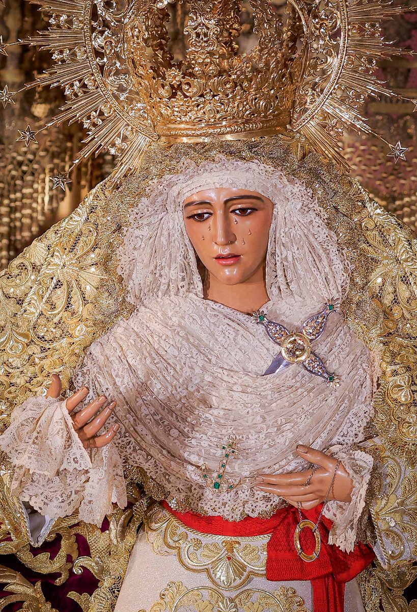 EspDeTriana's tweet photo. #ACTUALIDAD | Nuestra Señora de la #Esperanza, entronizada en su paso de palio para una nueva Madrugada del Viernes Santo 

➡️ https://t.co/jfpOLc6Swz

#EsperanzaDeTriana
#EsperanzaDeTriana24 https://t.co/4cr8A8ew3B