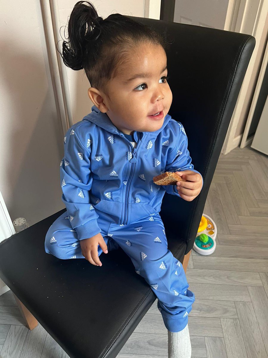 tamaraasinclair's tweet photo. My ☀️ #adidas @JDSports https://t.co/qH3oLWMw4t