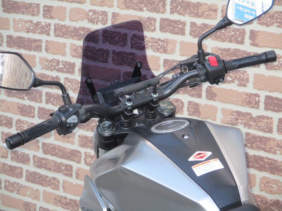 ACkariya's tweet photo. 【中古車入荷情報】
2019年モデル ホンダ CB250R
走行距離20050km 車両本体価格(税込)38万5000円
ETC、エンデュランスリアキャリア、スクリーン、フェンダーレス、ヘルメットホルダー、USB電源付きマルチマウントバーなど装着しています。
#Honda #CB250R #MC52 https://t.co/CRGtBDjuFr