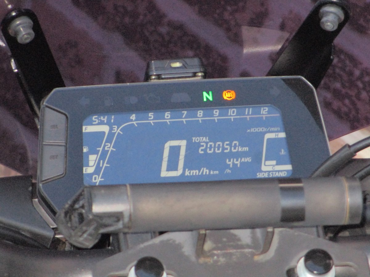 ACkariya's tweet photo. 【中古車入荷情報】
2019年モデル ホンダ CB250R
走行距離20050km 車両本体価格(税込)38万5000円
ETC、エンデュランスリアキャリア、スクリーン、フェンダーレス、ヘルメットホルダー、USB電源付きマルチマウントバーなど装着しています。
#Honda #CB250R #MC52 https://t.co/CRGtBDjuFr