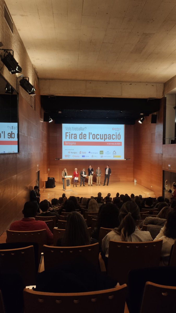 TGNImpulsa's tweet photo. La presidenta de la @CambraTarragona, la @AdanTgn consellera de @TGNAjuntament, el president del @PortTarragona i representants d'@AESTarragona, @AEHTarragona i #asesa donen el tret de sortida a la 4a edició de la Fira de l'Ocupació 👏 https://t.co/Wb2MQmAJaN