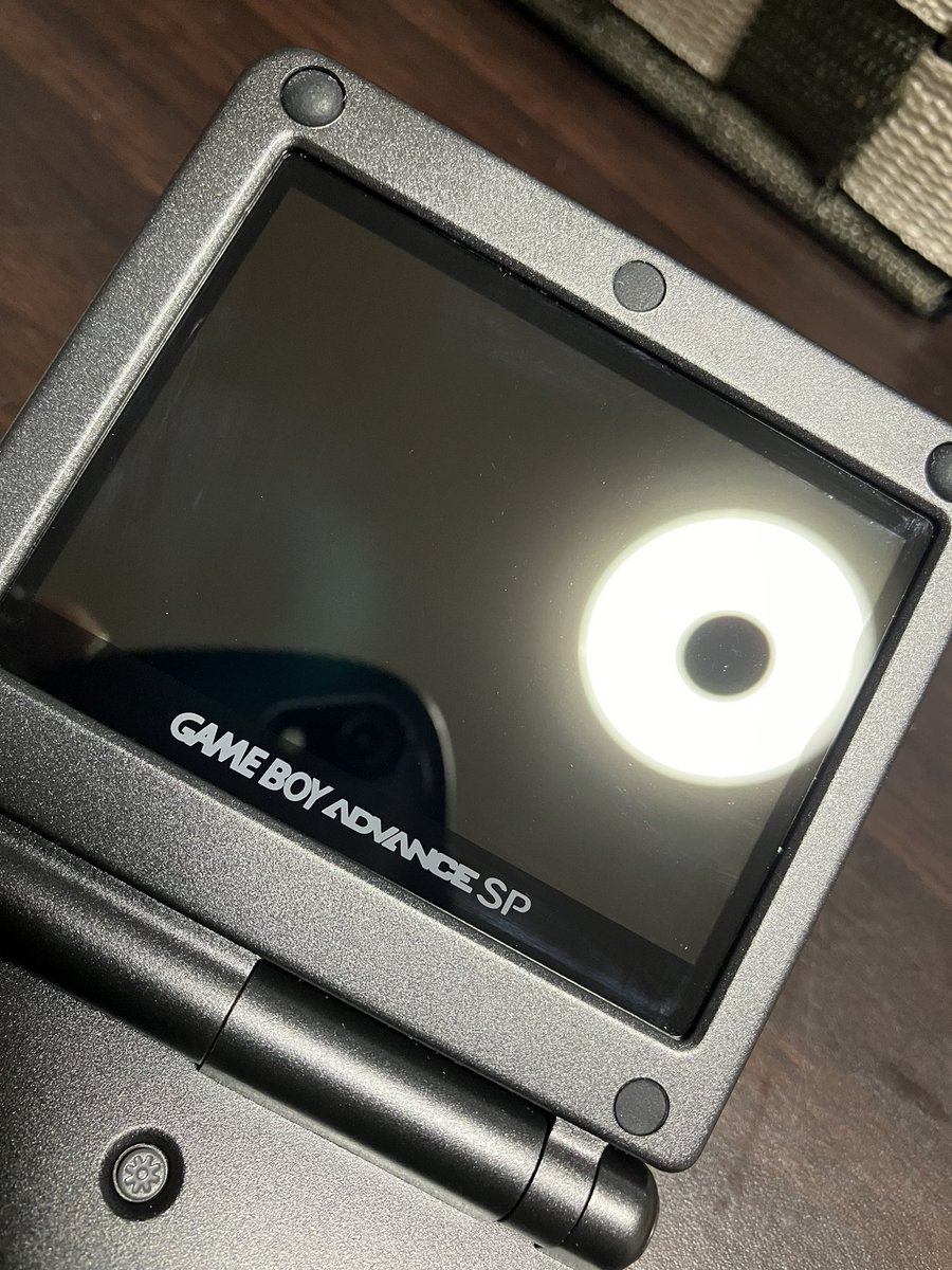 jinbo_saien's tweet photo. なんかどうしてもSP でポケモンエメラルド(やったことない)をやってみたくて、アリエクに売ってたIPS液晶で分解改造してみた!
前の液晶は焼き付き?かなんかで見えづらかったけど、
現代ゲーム機ばりの綺麗さでめちゃくちゃ満足🎮
#ADVANCESP
#ポケモンエメラルド
#IPS液晶
#レトロゲーム https://t.co/MxnFarcFlk