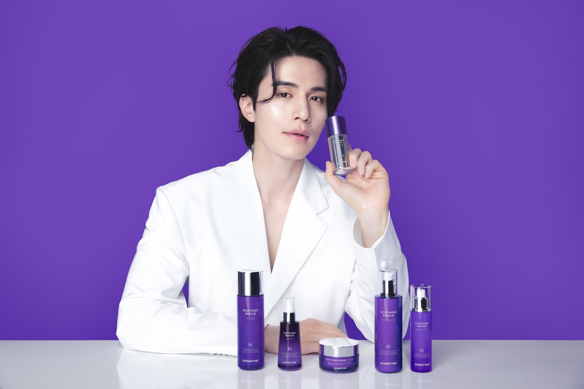 dermafirm_jp's tweet photo. 🎊ドラッグストア販売開始🎊

ついにダーマファーム商品が
日本の実店舗でも
購入できるようになりました🥳

現在 @ainztulpe の店舗にて
オフライン先行販売中！

運が良ければブランドモデルの
 #イドンウク さんがPOPでお出迎え...😍？！

ぜひ一度、話題のR4シリーズを
店舗でお試しください💜 https://t.co/Qn4leQVoWf