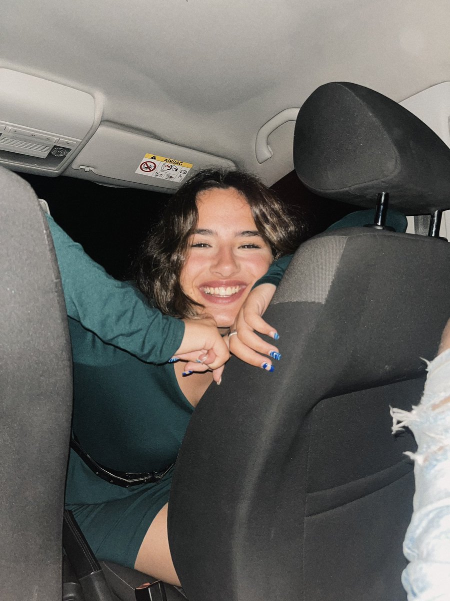 iivaaJ's tweet photo. Holaa os presto esta foto , para cuando tengáis un mal día . Ella es Ainhoa , mi novia . Su sonrisa y el brillito de sus ojos hacen que mis problemas se vuelvan diminutos 🥰 https://t.co/fu2T7LrctO
