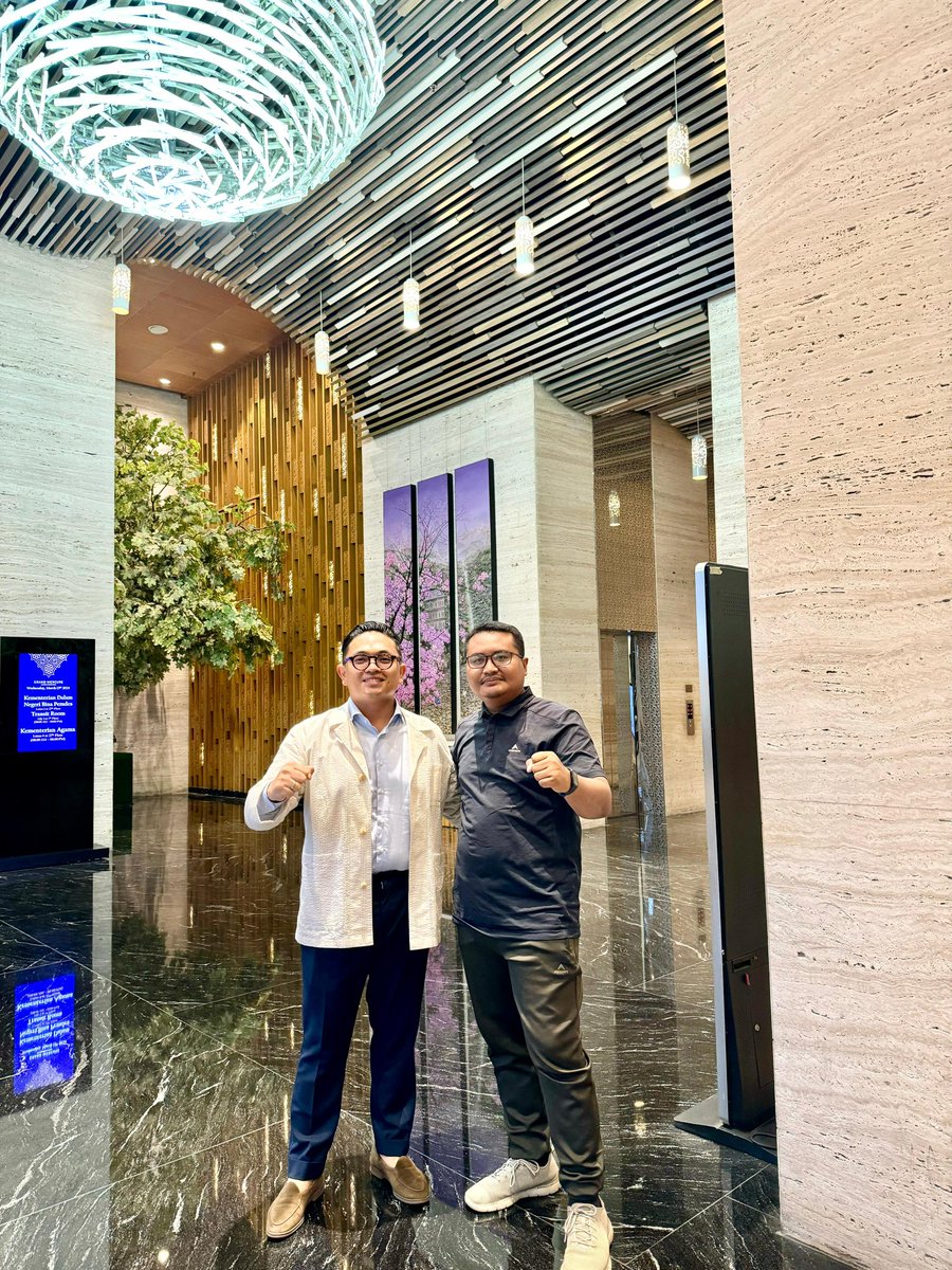 Disela kegiatan, disela aktivitas, tetap jaga perkawanan, tidak lupa tetap ngobrol jaman kuliah di Semarang.