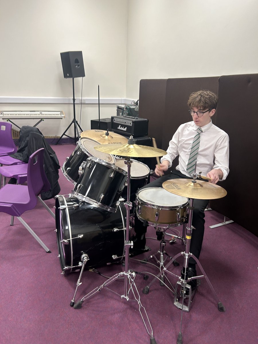 harrowway's tweet photo. On Tuesday, Year 10 Music students visited @qmcollege  in Basingstoke to experience recording a song in a professional recording studio. The students spent the day in the Music department recording and attending a mixture of lectures and workshops on Performance Skills. https://t.co/GqL8BRQIK9