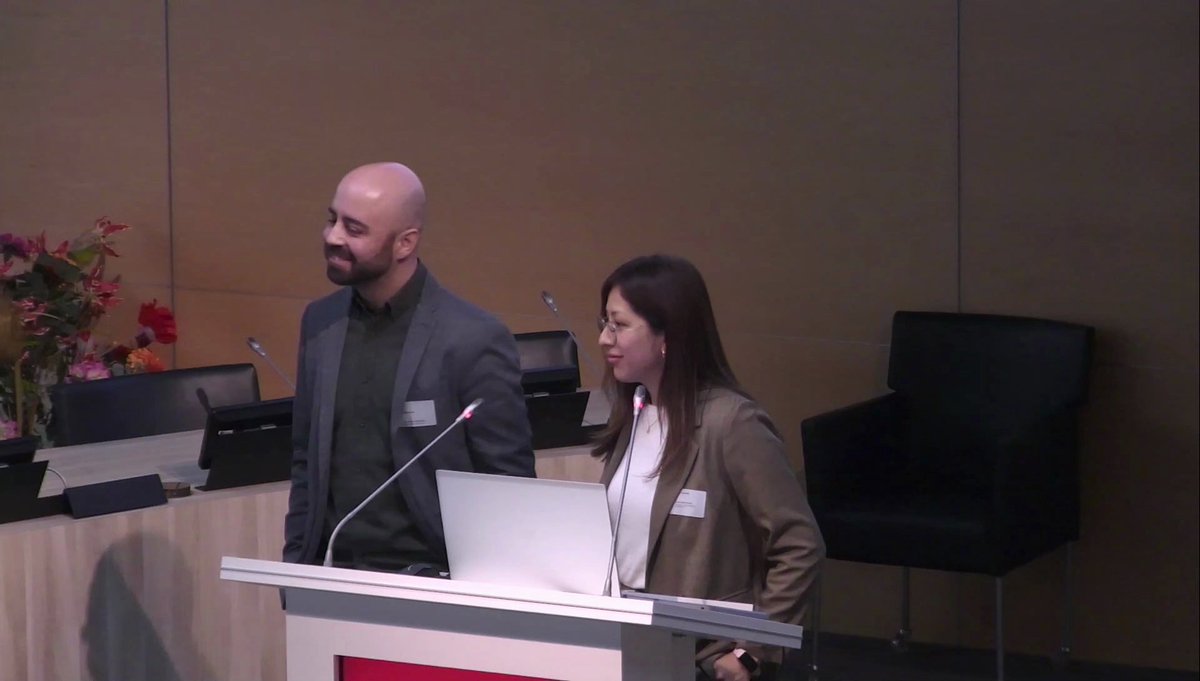 GEA_USC's tweet photo. Roi Méndez e Rocío del Pilar Sosa presentaron "The White Book for teaching through virtual TV sets" na @open_universiteit.
👇👇 Podes ver aquí a súa intervención
https://t.co/ELThh8zany
#GEA #Cloudclass #vr #education @facom_usc @universidade_usc https://t.co/bbkBZWrPKT