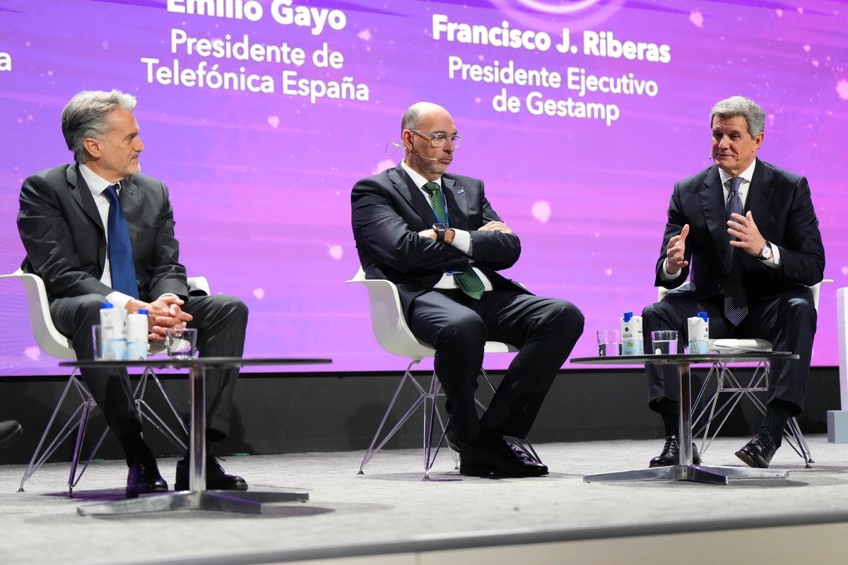 IndesiaOrg's tweet photo. 🟣 #IIIForoIndesIA | Francisco Riberas (@Gestamp_es), Emilio Gayo (@Telefonica) y Alberto Granados (@MicrosoftES) lideran esta primera mesa donde analizan y conversan sobre cómo la #IA está cambiando el rumbo de la industria y de nuestro día a día. https://t.co/l306NJPlXg