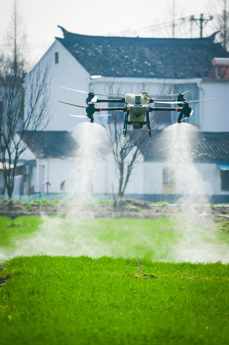 SND_China's tweet photo. Spring is back with full force in #SuzhouNewDistrict (#SND). 🧑‍🌾Local farmers are working hard to ensure a new season of growth, armed with cutting-edge techniques. Witness the development of #NewQualityProductiveForces in @GoJiangsu! #SNDUpdates https://t.co/nG9ZOyhmCD