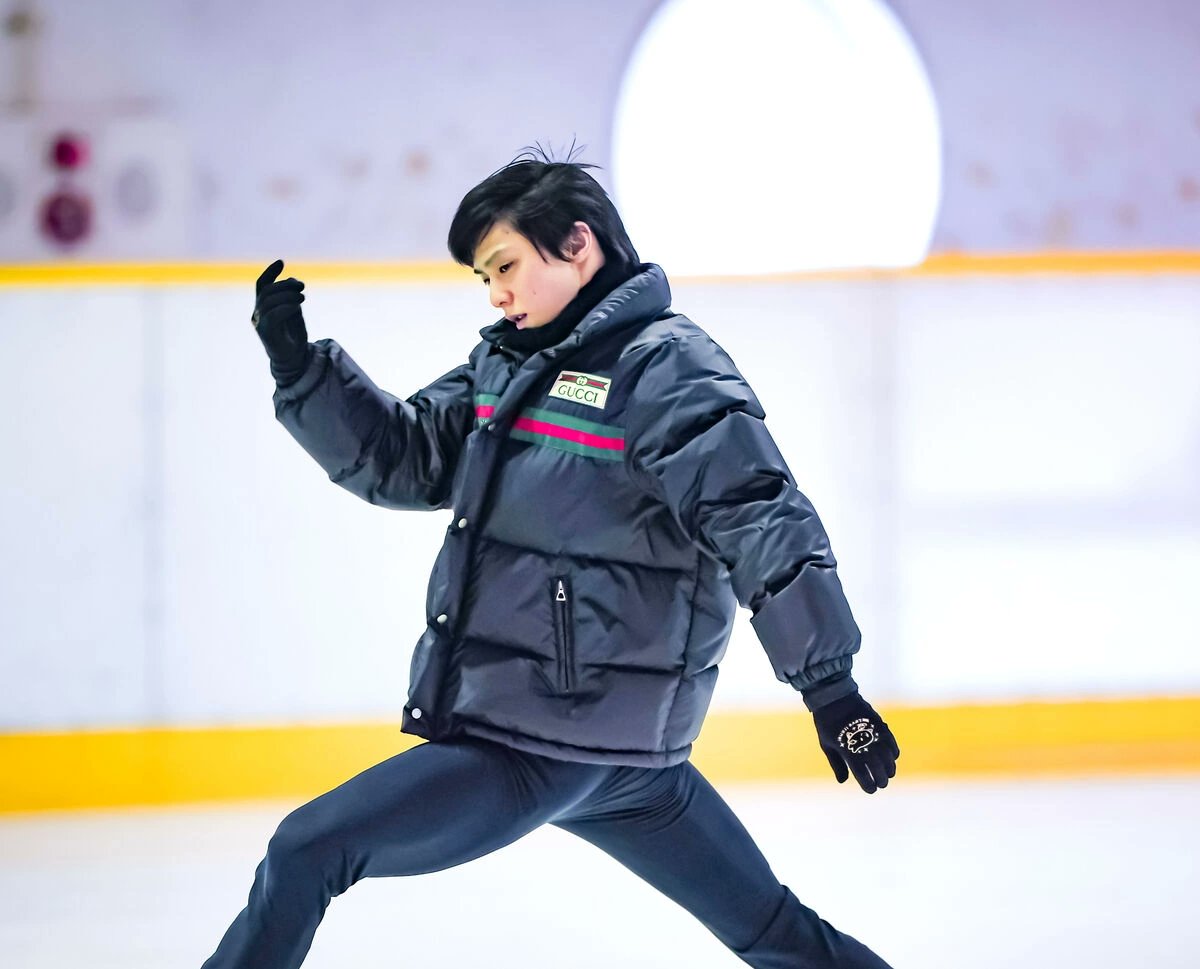 It's finally official! And Yuzuru Hanyu advertised for Gucci for a