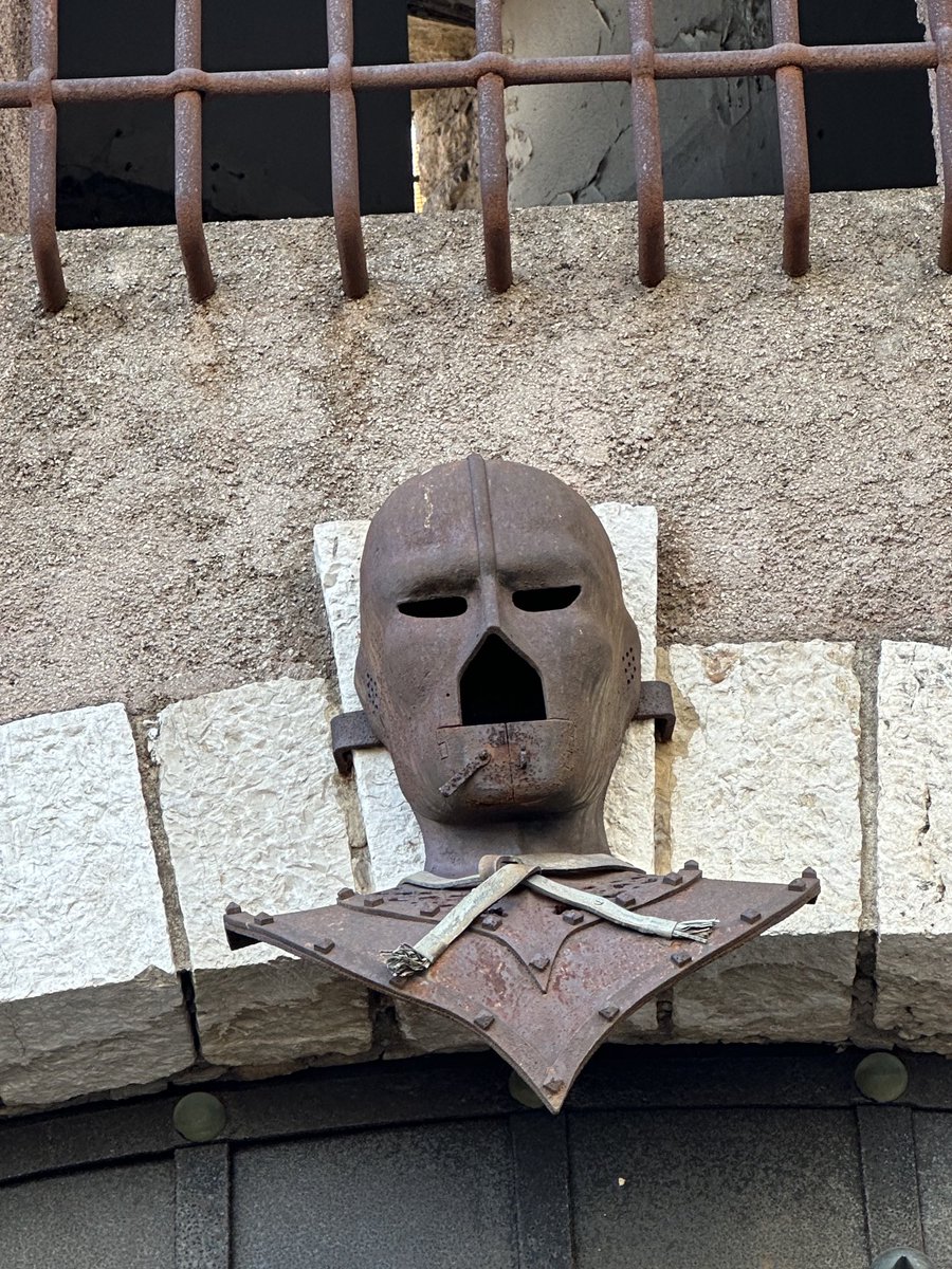 ENortonHistory's tweet photo. The 12thC Tour du Masque in the Old Town in Cannes. Legend has it that the famous Man in the Iron Mask, who was imprisoned off the coast of Cannes escaped and hid here, where his ghost now haunts. No actual evidence, but a fascinating looking tower #cannes #manintheironmask https://t.co/uMXeIOR9Kp