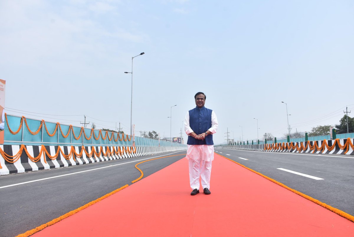 himantabiswa's tweet photo. Your journey from Guwahati airport to the city and beyond has now become signal-free as we opened a significant portion of the 6-lane Guwahati bypass under the Bharat Mala Pariyojana today. https://t.co/G21FpR3Gls