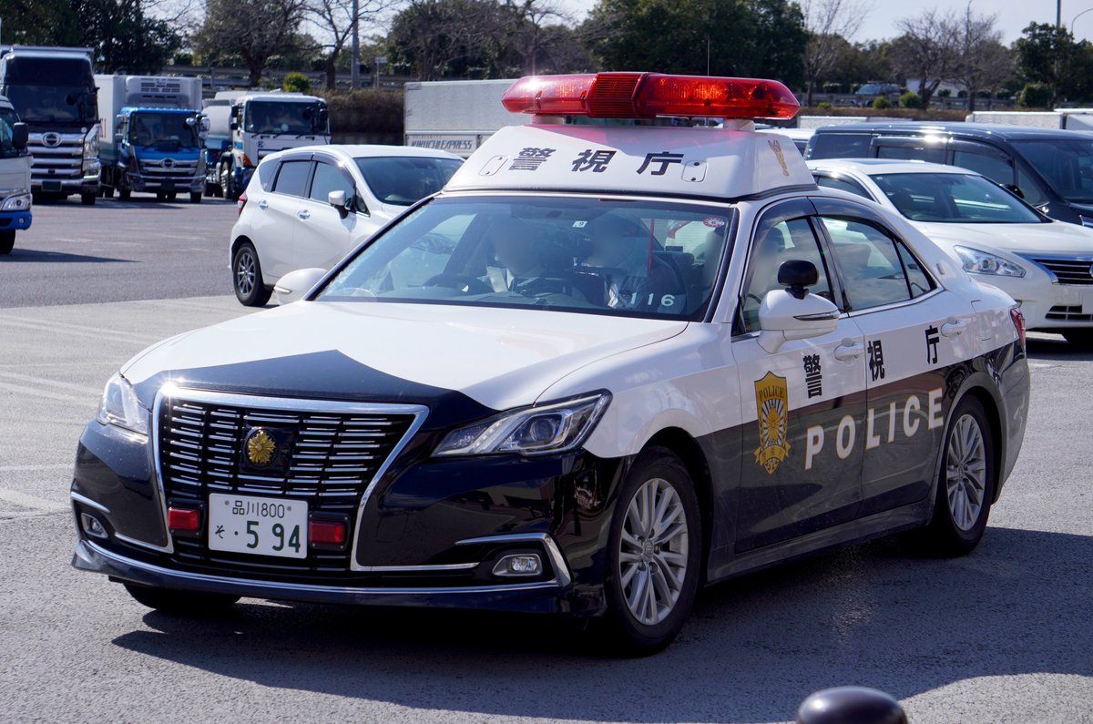 Mae_2581's tweet photo. 上里SA上りにて警視庁第1自動車警ら隊のパトカーに遭遇。石川派遣から帰ってきたのでしょうか。これ以外にも3��の1自らパトカーが止まっていました。 https://t.co/M6d5tamUUz