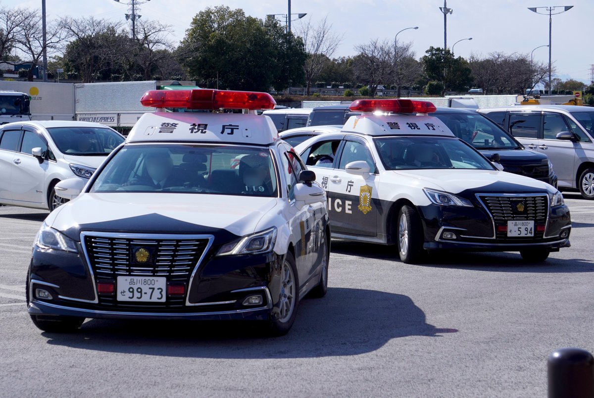 Mae_2581's tweet photo. 上里SA上りにて警視庁第1自動車警ら隊のパトカーに遭遇。石川派遣から帰ってきたのでしょうか。これ以外にも3��の1自らパトカーが止まっていました。 https://t.co/M6d5tamUUz